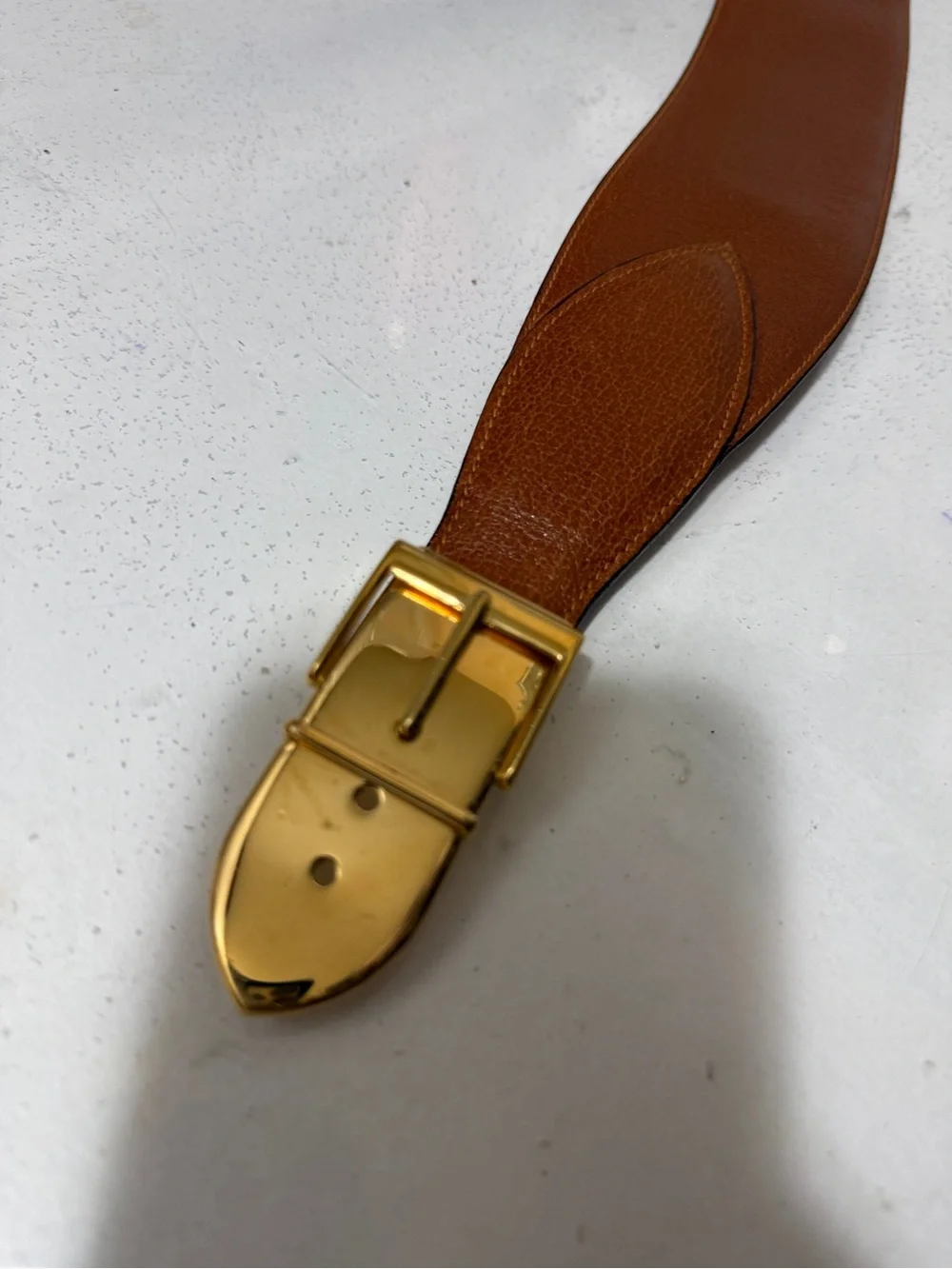 Gucci Brown Leather Belt with Gold Buckle in great conditions